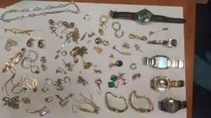 zabezpieczona gotówka oraz biżuteria