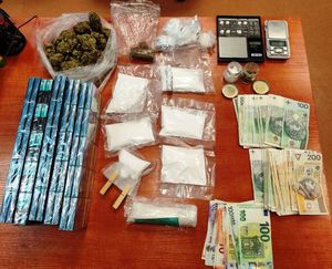 zabezpieczone narkotyki i pieniądze