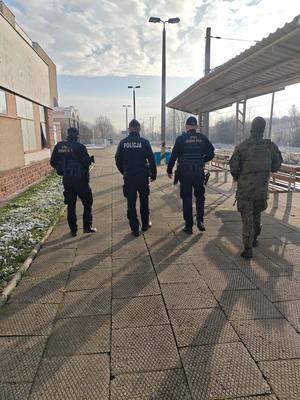 Świętokrzyscy policjanci wzmacniają ochronę terenów kolejowych