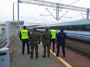 Świętokrzyscy policjanci wzmacniają ochronę terenów kolejowych