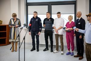 Konferencja prasowa o współpracy świętokrzyskich policjantów ze Szpitalem MSWiA