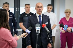 Konferencja prasowa o współpracy świętokrzyskich policjantów ze Szpitalem MSWiA