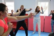 Klub przedsiębiorczych mam w policyjnej hali treningowej – szkolenie z samoobrony