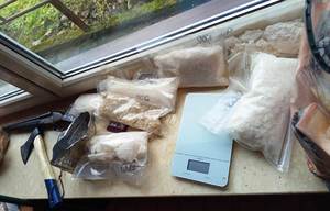 zabezpieczona broń i narkotyki