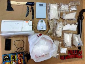 zabezpieczona broń i narkotyki