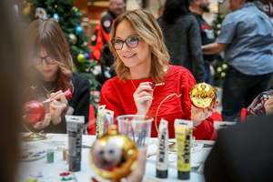 W szczytnym celu ozdabiali bombki