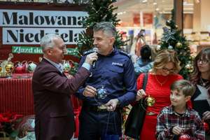 W szczytnym celu ozdabiali bombki