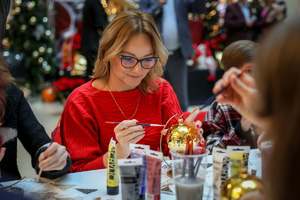 W szczytnym celu ozdabiali bombki