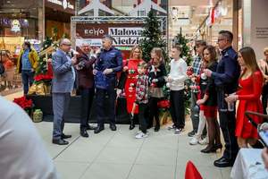 W szczytnym celu ozdabiali bombki