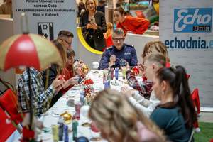 W szczytnym celu ozdabiali bombki