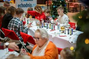 W szczytnym celu ozdabiali bombki