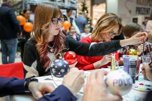 W szczytnym celu ozdabiali bombki