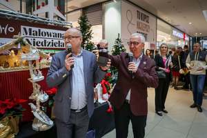 W szczytnym celu ozdabiali bombki