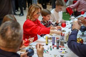 W szczytnym celu ozdabiali bombki