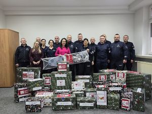 Funkcjonariusze z OPP w Kielcach włączyli się w akcję „Szlachetna Paczka”