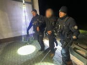 Odnaleziony senior prowadzony przez policjantów