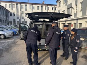 Nowy radiowóz trafił do przewodników psów służbowych