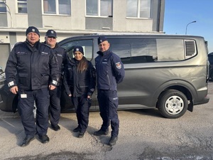 Nowy radiowóz trafił do przewodników psów służbowych