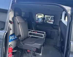 Nowy radiowóz trafił do przewodników psów służbowych