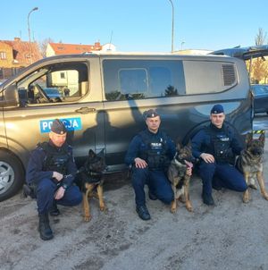 Nowy radiowóz trafił do przewodników psów służbowych