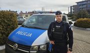 policjant przy radiowozie