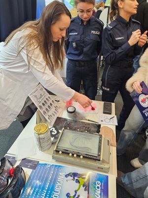 Policjanci na wydarzeniu „Vibe na Świętokrzyskie”: Wybierz służbę w regionie!