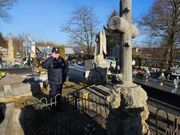 podczas wizyty na cmentarzu