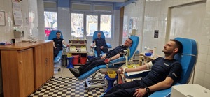 „Pomoc nie zna płci” – policjanci oddali krew