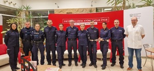 „Pomoc nie zna płci” – policjanci oddali krew