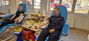 „Pomoc nie zna płci” – policjanci oddali krew
