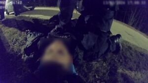 policjanci ratujący życie mężczyzny