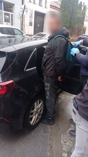 zatrzymany w asyście policjanta