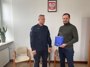 komendant wraz z obywatelem