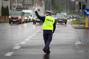 kierowanie ruchem drogowym oraz strzelanie z broni służbowej