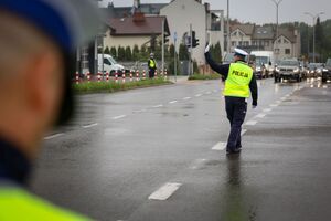 kierowanie ruchem drogowym oraz strzelanie z broni służbowej