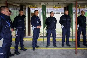 kierowanie ruchem drogowym oraz strzelanie z broni służbowej