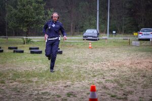 kierowanie ruchem drogowym oraz strzelanie z broni służbowej
