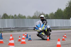 jazda sprawnościowa motocyklem oraz samochodem