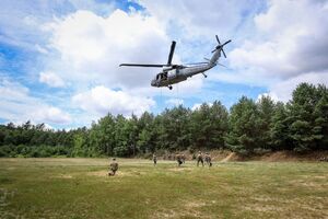 Black Hawk nad Kielcami. Policyjni kontrterroryści doskonalili działania z powietrza