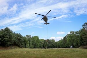 Black Hawk nad Kielcami. Policyjni kontrterroryści doskonalili działania z powietrza