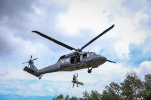Black Hawk nad Kielcami. Policyjni kontrterroryści doskonalili działania z powietrza