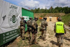 Black Hawk nad Kielcami. Policyjni kontrterroryści doskonalili działania z powietrza