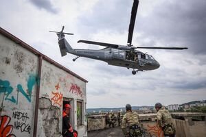 Black Hawk nad Kielcami. Policyjni kontrterroryści doskonalili działania z powietrza