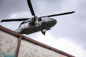 Black Hawk nad Kielcami. Policyjni kontrterroryści doskonalili działania z powietrza