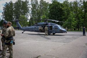 Black Hawk nad Kielcami. Policyjni kontrterroryści doskonalili działania z powietrza
