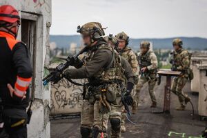 Black Hawk nad Kielcami. Policyjni kontrterroryści doskonalili działania z powietrza