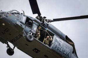 Black Hawk nad Kielcami. Policyjni kontrterroryści doskonalili działania z powietrza