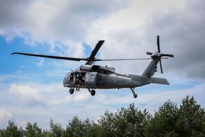 Black Hawk nad Kielcami. Policyjni kontrterroryści doskonalili działania z powietrza