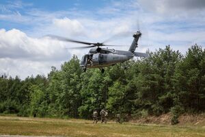 Black Hawk nad Kielcami. Policyjni kontrterroryści doskonalili działania z powietrza