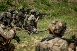Black Hawk nad Kielcami. Policyjni kontrterroryści doskonalili działania z powietrza